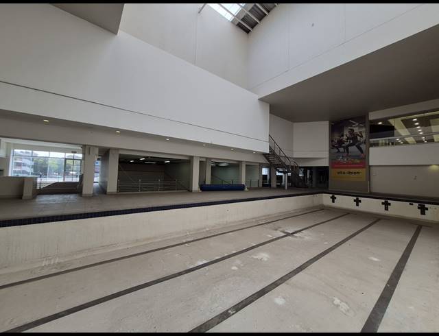 2,355M² RETAIL TO LET IN CRAIGHALL